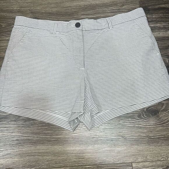 Gap Khakis Summer Shorts Womens 10R - Picture 1 of 4